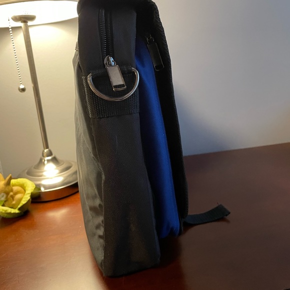 Blue and Black Laptop Carrying Bag - Picture 3 of 10
